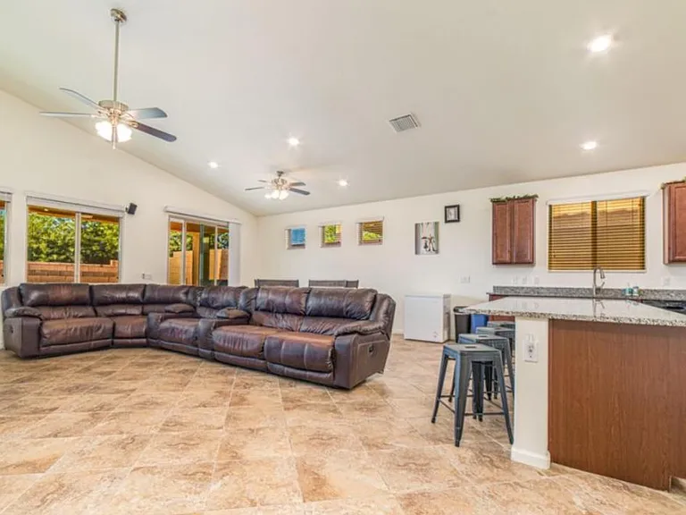 8298 E Magee Hill Loop — Photo 2
