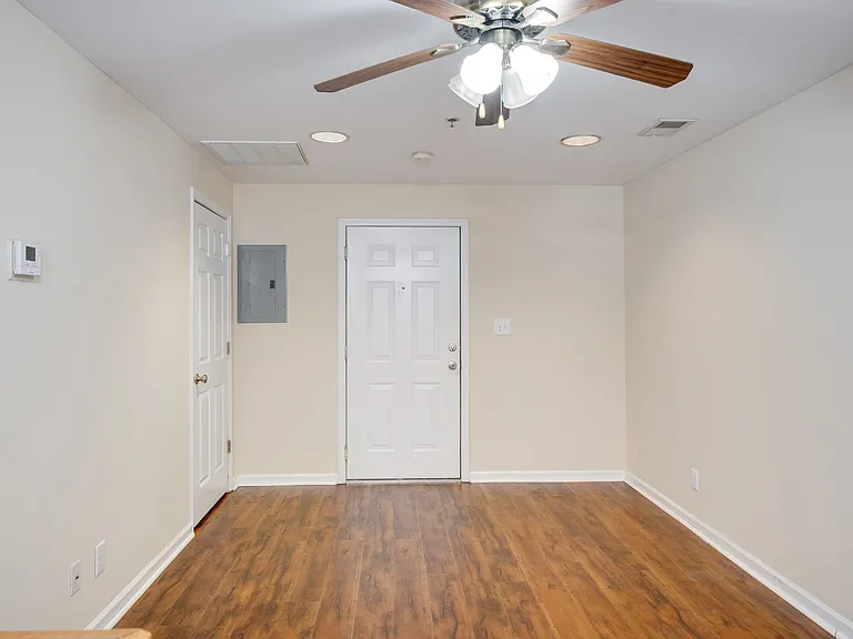 714 Broad St #B — Photo 8
