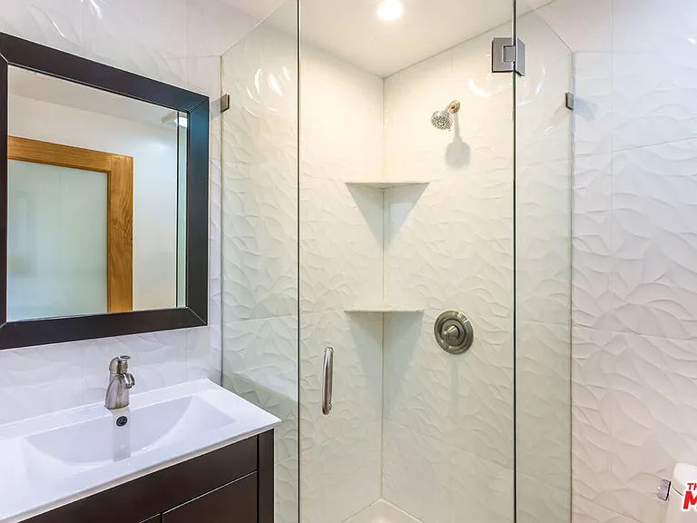 1407 W 2nd St — Photo 11