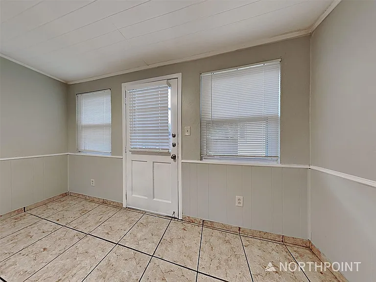1504 Carnation Dr — Photo 7