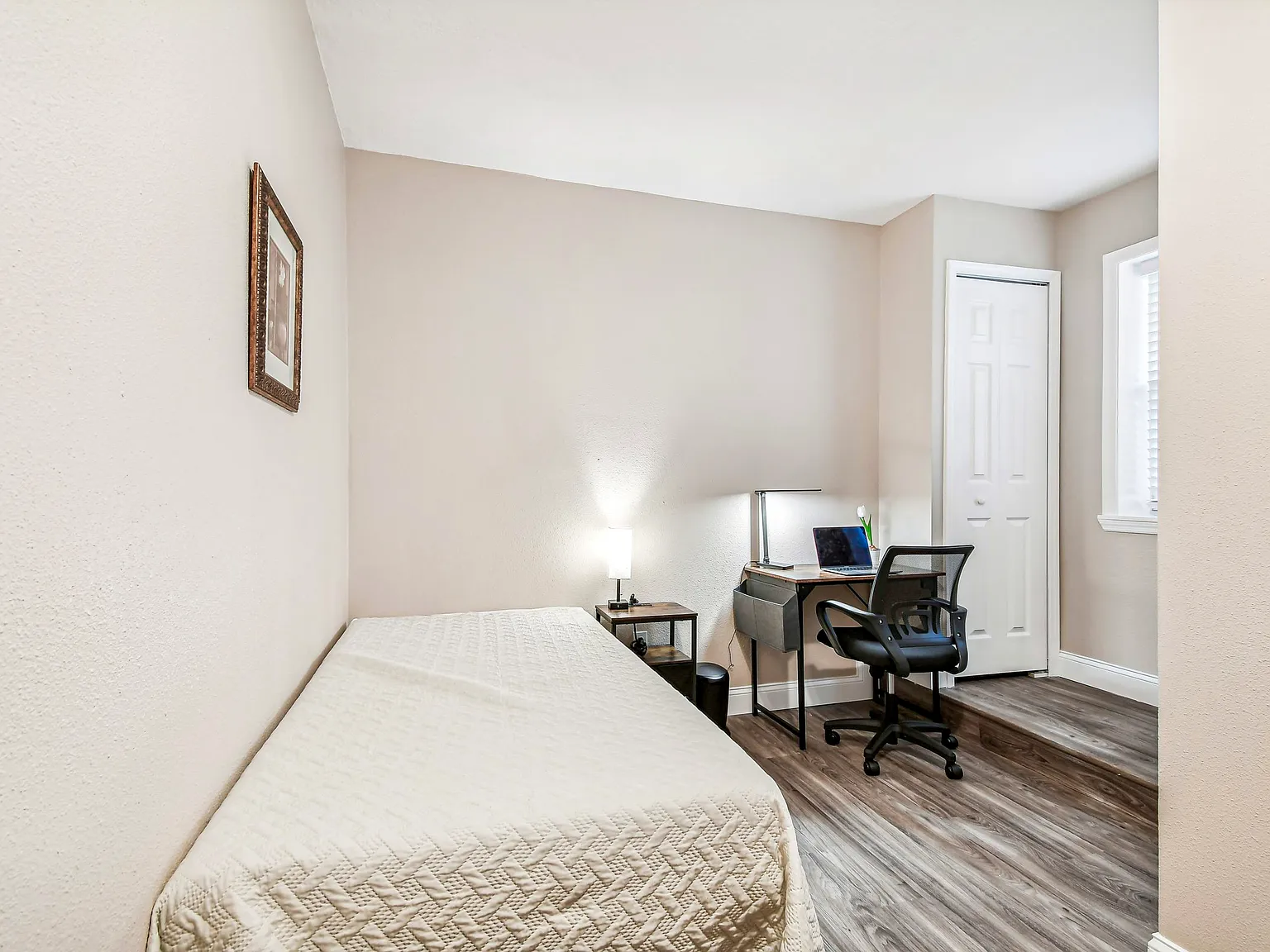 4 bed, 3.0 bath, 2292 sqft, $776 — Photo 1