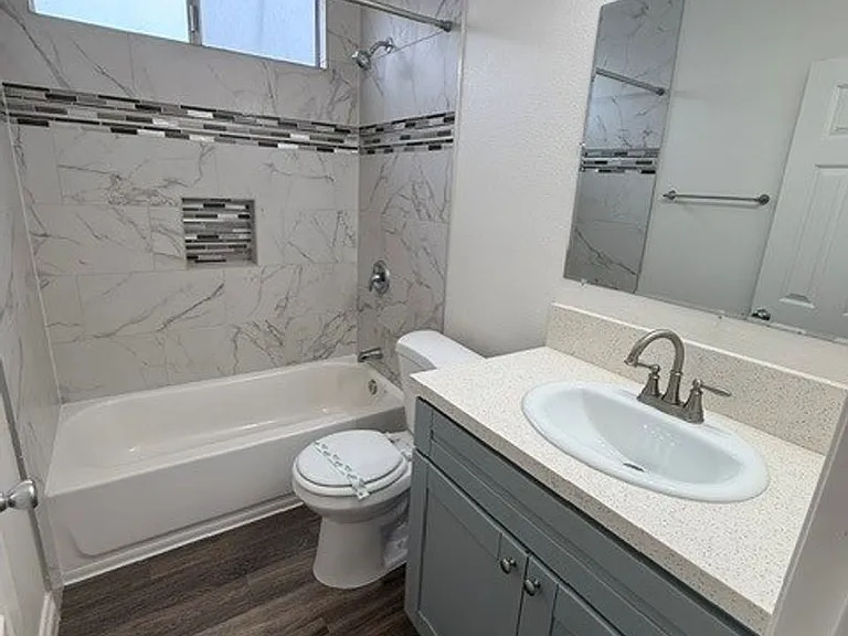 1051 Law St #7 — Photo 10
