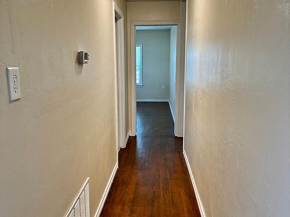 3rd image of 2418 Oaklawn Blvd