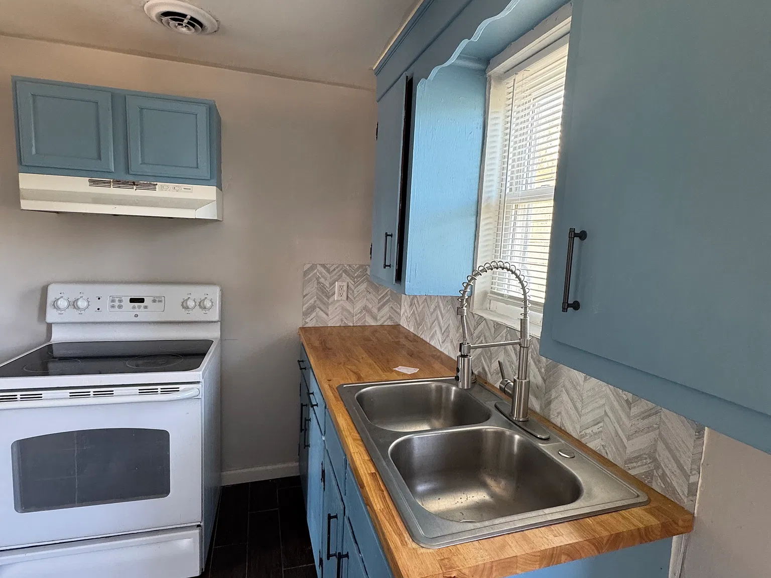 2 bed, $750 — Photo 3