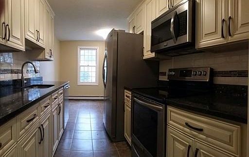 3rd image of 657 Twin Lakes Dr