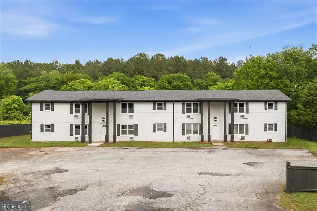 2 bed, 1.0 bath, $1,195 — Photo 2