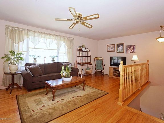 4th image of 224 Egbert Ave