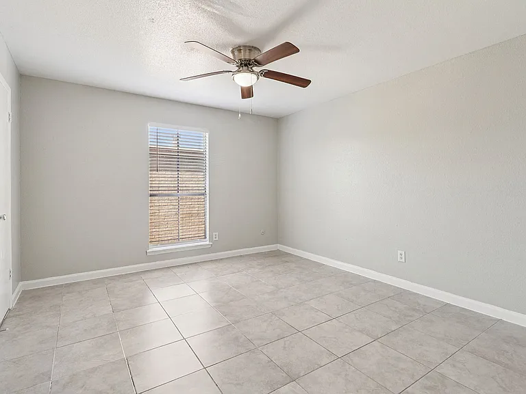 29-web-or-mls-Dumfries Dr Unit 410-S2802-014