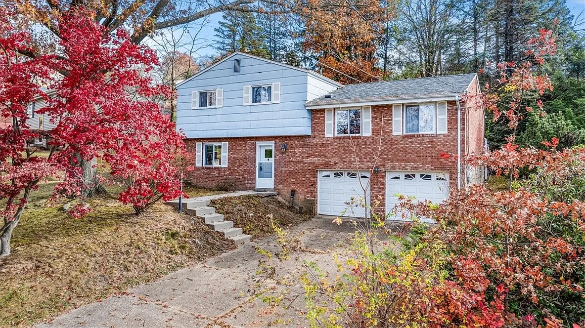 2724 Sapling St photo 1