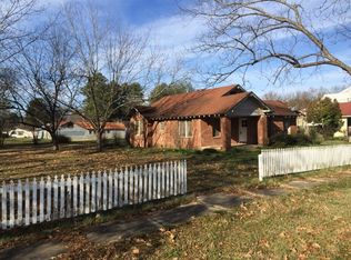 616 S Washington St, Hope, AR 71801