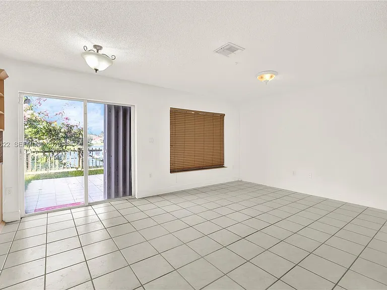 16301 SW 100th Ter — Photo 11