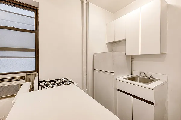 Rented by REAL New York | media 19