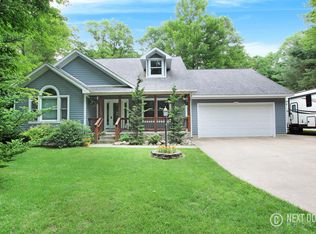 5415 Shawnee Rd, Pentwater, MI 49449
