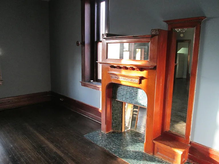 1460 N High St #4 — Photo 2