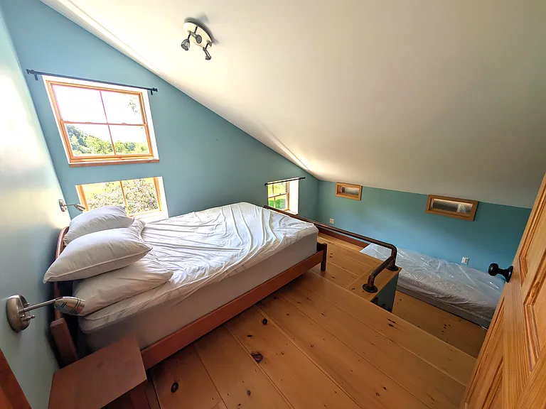 909 Longpoint Rd — Photo 12