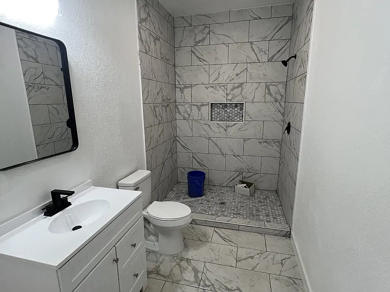 525 W Washington Ave — Photo 8