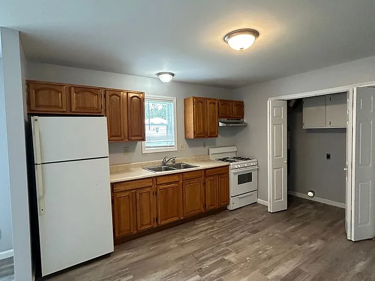 306 Harrison St — Photo 4
