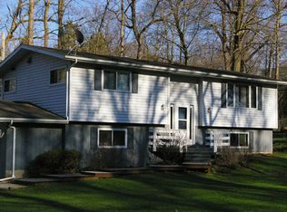 38297 N Briar Rd, Spring Grove, IL 60081