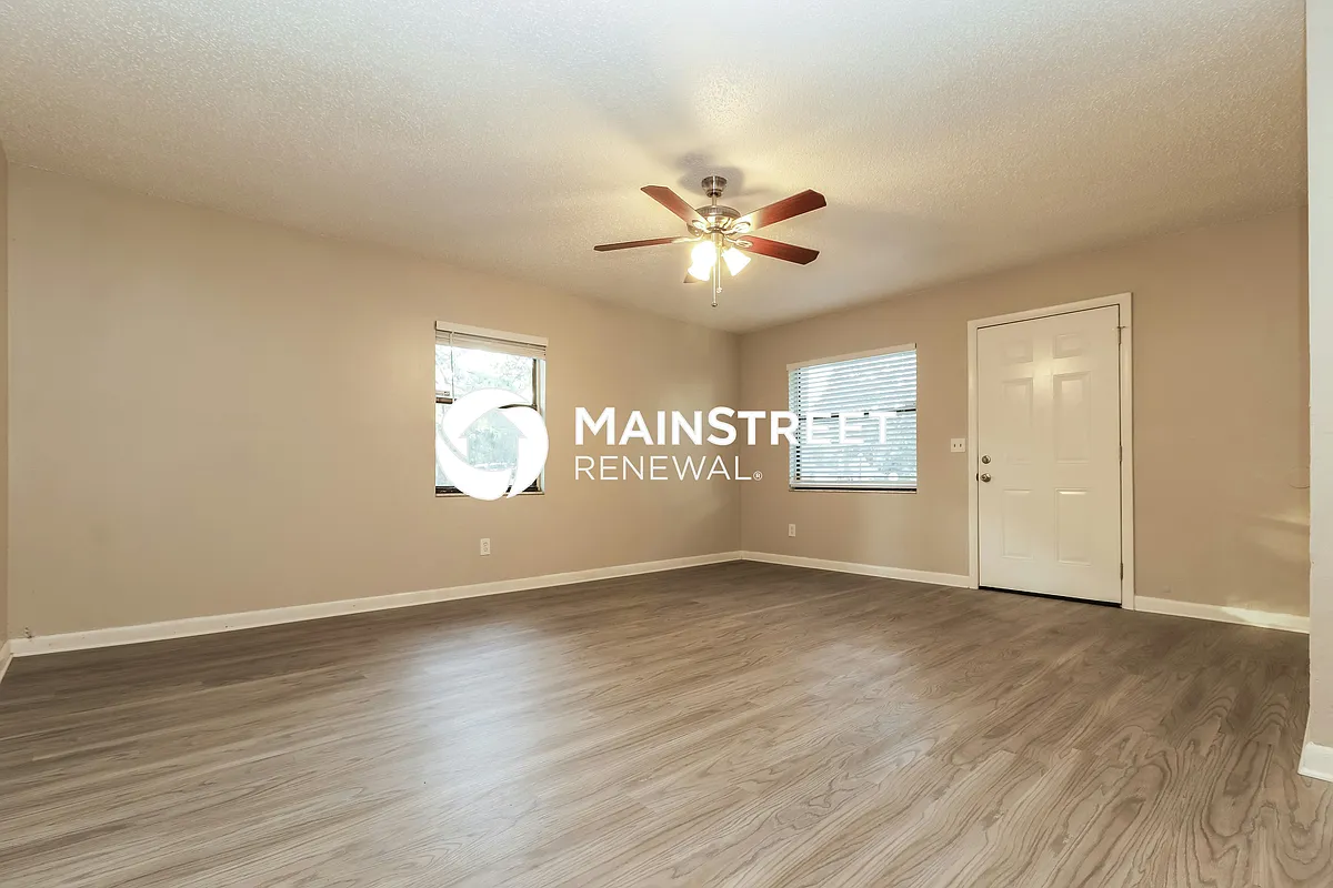 Living Room - 672 28th Ave S
