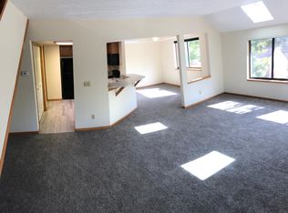 628 Meredith Ln, Cuyahoga Falls, OH 44223