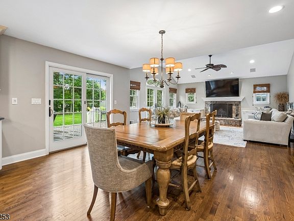 5th image of 22 Midvale Dr