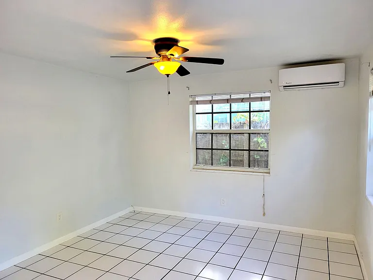 129 NW 25th St #129 — Photo 12