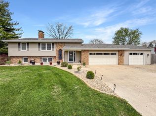2613 Paradise Rd, Mattoon, IL 61938