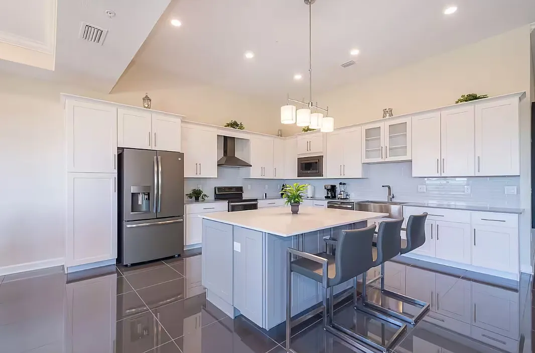 4 bed, 2435 sqft, $3,200 — Photo 3