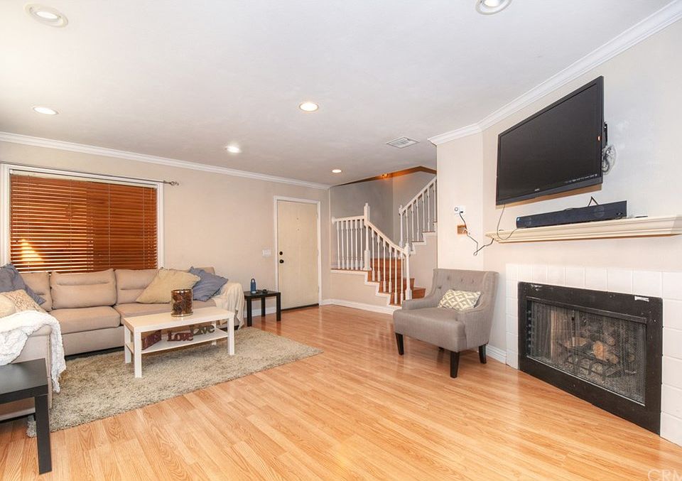 1st image of 1830 N Vineyard C Ave