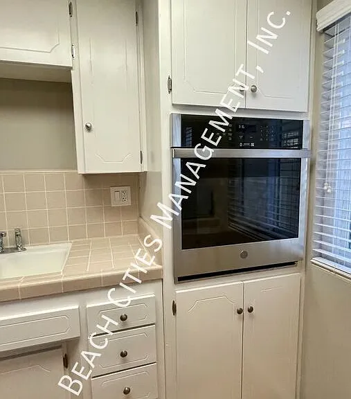 2033 E 3rd St #1B — Photo 21