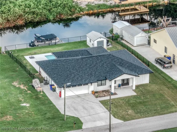 372 Parker St NE, Lake Placid, FL 33852