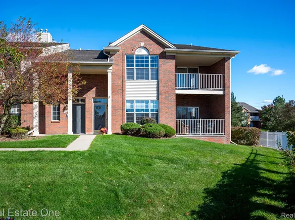 1845 Flagstone Cir, Rochester, MI 48307