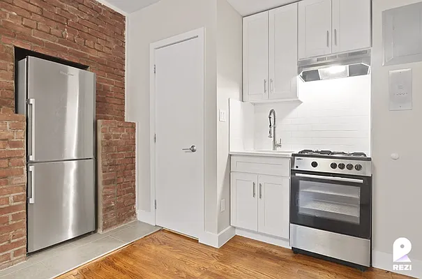 Rented by REZI | media 10