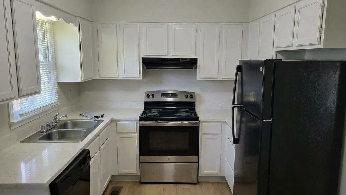 Updated 2BR/2BA Unit in Downtown Powder Springs — Photo 2