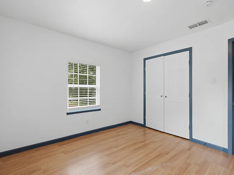 620 E Sears St — Photo 15