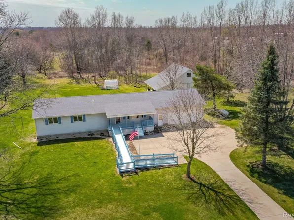 10178 E Richfield Rd, Davison, MI 48423