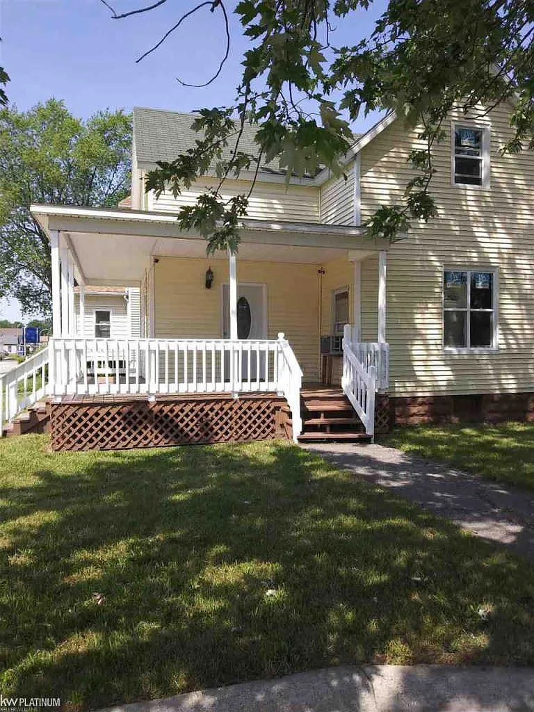 1103 Oak St photo 1
