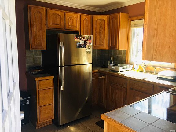 3rd image of 112 Smith Ave