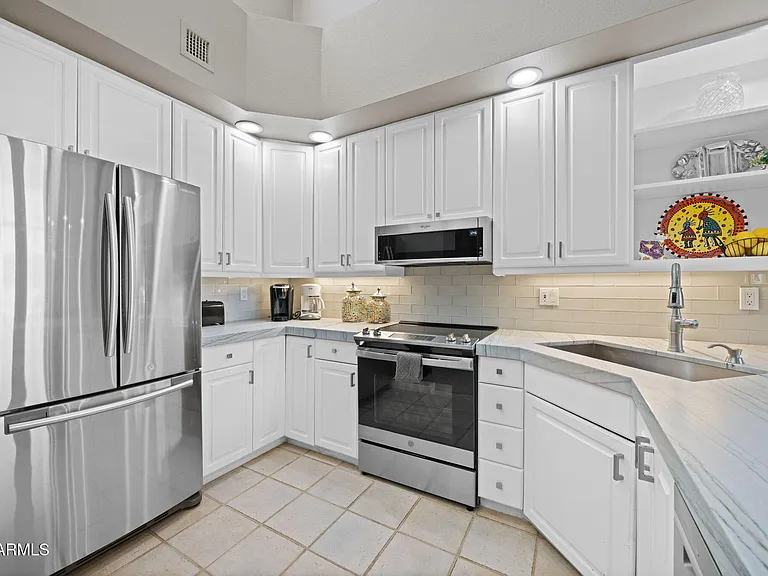 2802 E Camino Acequia Dr #8 — Photo 11