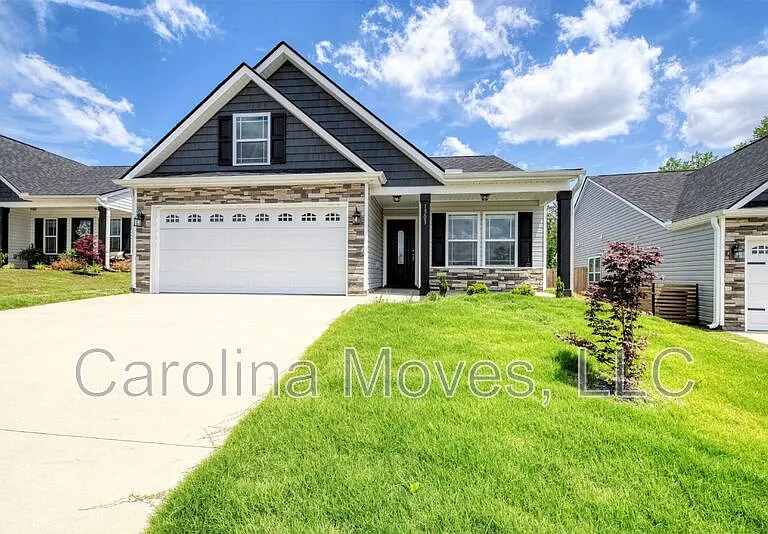 1303 Lindale Pl — Photo 1