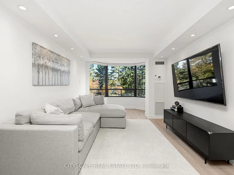 7460 Bathurst St #209 — Photo 5