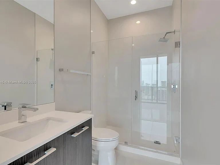 45 SW 9th St #4509 — Photo 16