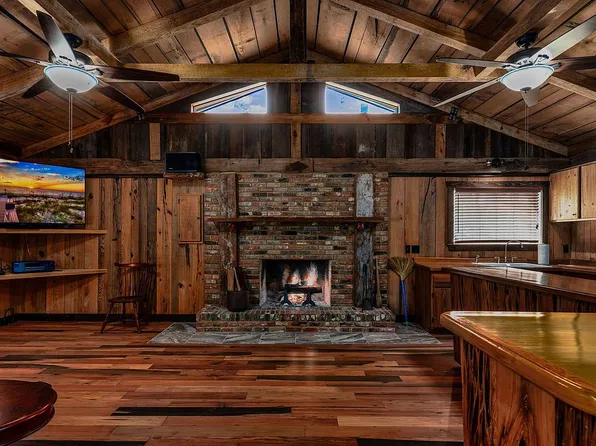 215 N Kim Ave, Wewahitchka, FL 32465