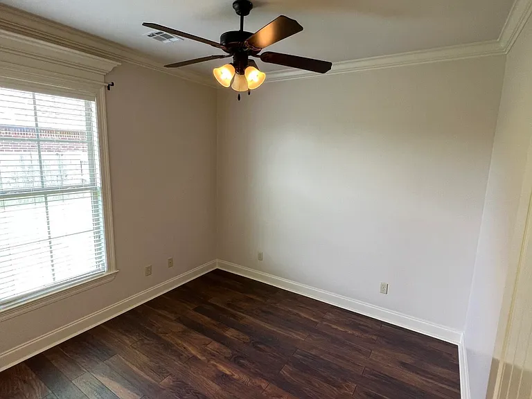 204 Crenshaw Dr — Photo 8