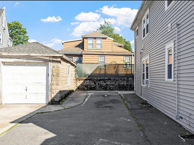 176 Washington St — Photo 14