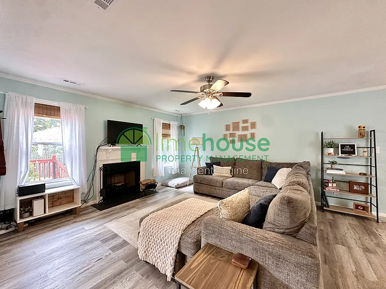 5 Baywood Ln — Photo 3