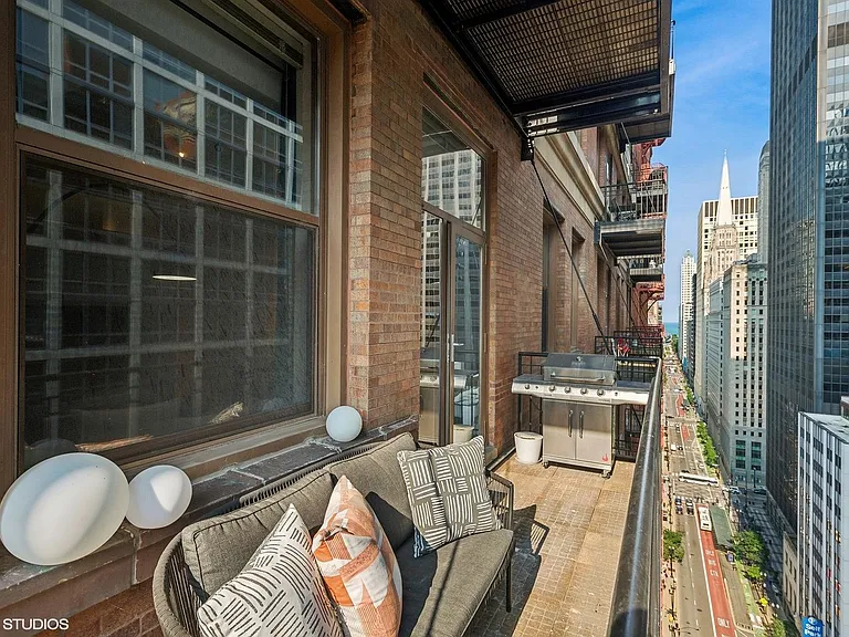 212 W Washington St #1703 — Photo 23