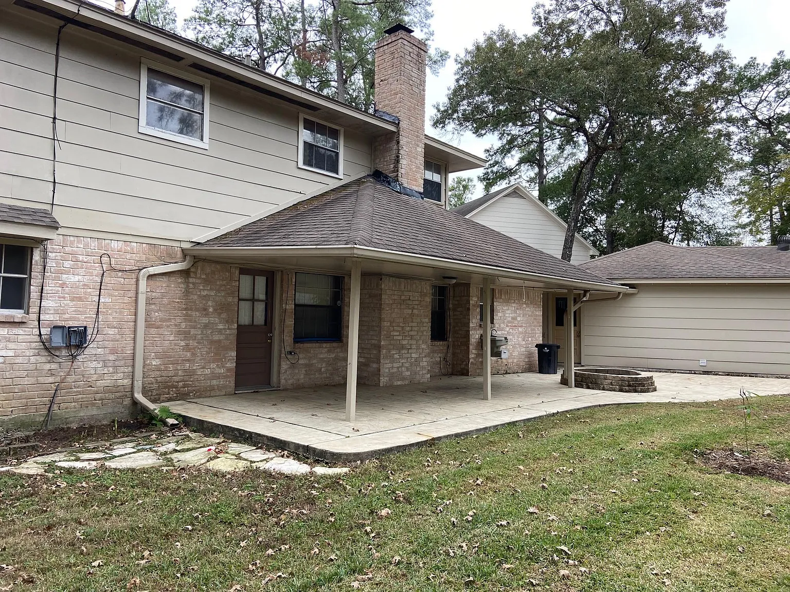 4 bed, 2.5 bath, 2374 sqft, $2,100 — Photo 3