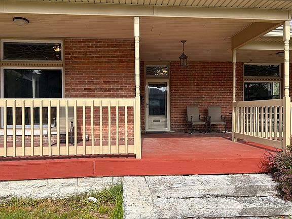 4th image of 631 N Main St