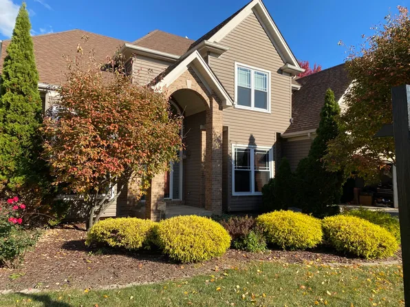 2412 Avalon Ct, Aurora, IL 60503
